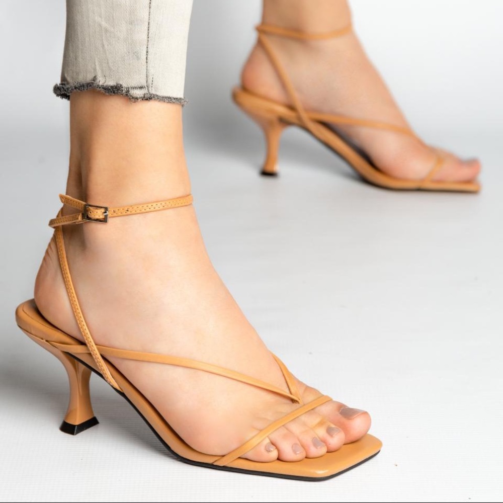 BRAND NEW Jeffrey Campbell Fluxx Sandals